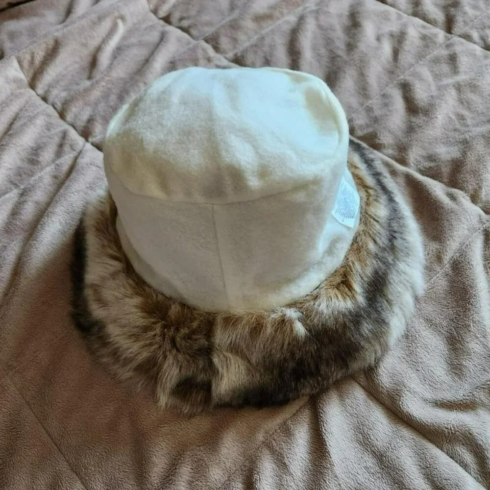 Liz Claiborne Quilted Faux Fur Trimmed Bucket Hat Cream color Festivals Boho - Picture 2 of 8